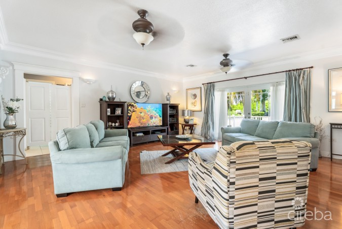 CHARMING SAVANNAH HOME WITH PICTURE PERFECT STREET APPEAL!