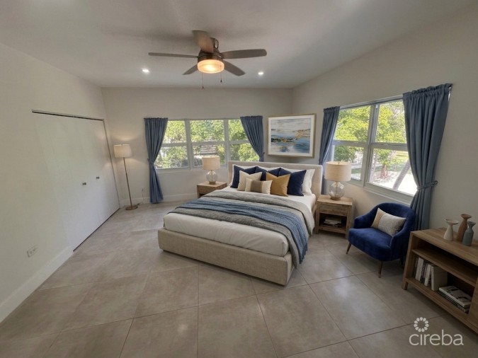 GLEN EDEN RENOVATED 2 BED END UNIT WITH ENCLOSED YARD