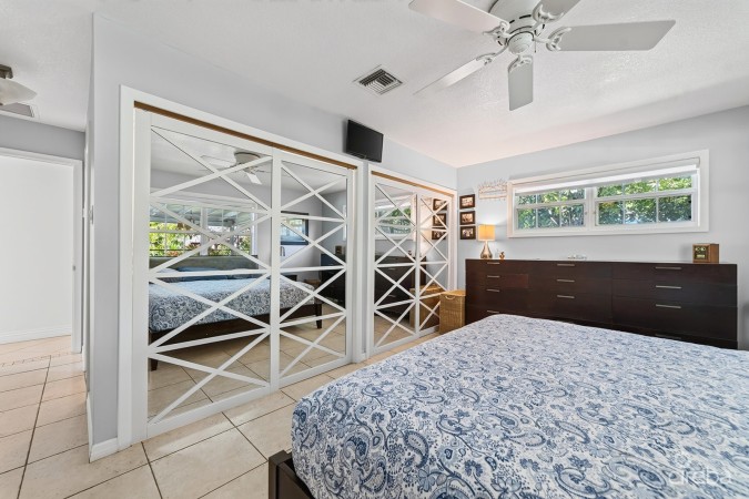 RARE DOUBLE-LOT OASIS BUNGALOW  WITH POOL IN SNUG HARBOUR