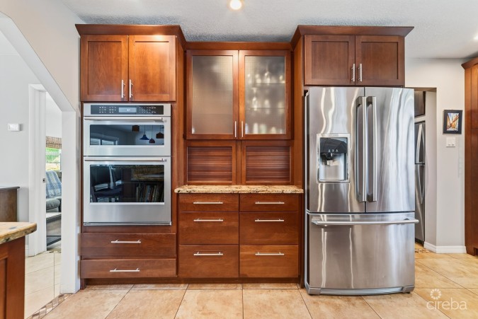 RARE DOUBLE-LOT OASIS BUNGALOW  WITH POOL IN SNUG HARBOUR