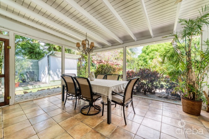 RARE DOUBLE-LOT OASIS BUNGALOW  WITH POOL IN SNUG HARBOUR
