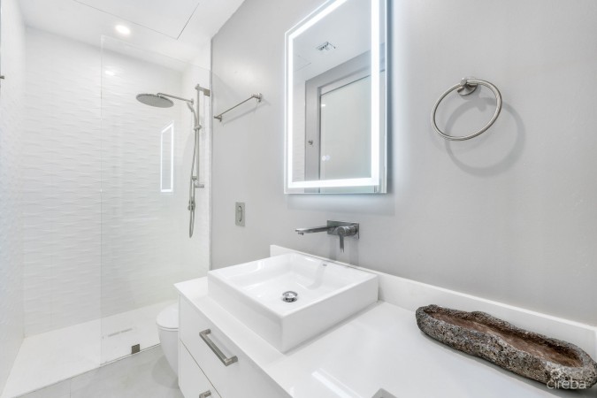 HARBOUR WALK RESIDENCES 117 | TURNKEY BOUTIQUE 1-BED