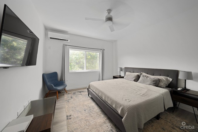 LIGHTHOUSE MANOR 25 | BEAUTIFUL ONE BED TOWNHOUSE