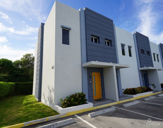 LIGHTHOUSE MANOR 25 | BEAUTIFUL ONE BED TOWNHOUSE