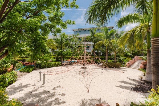 OLEA 123 - 4 BEDROOM CANAL FRONT DUPLEX/FAMILY HOME