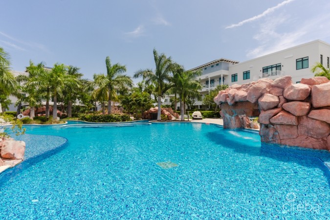 OLEA 123 - 4 BEDROOM CANAL FRONT DUPLEX/FAMILY HOME