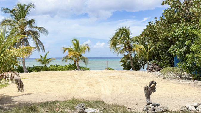 LITTLE CAYMAN OCEAN VIEW RESIDENTIAL HOME W/ BEACHFRONT LOT JUST SHY OF 1 ACRE