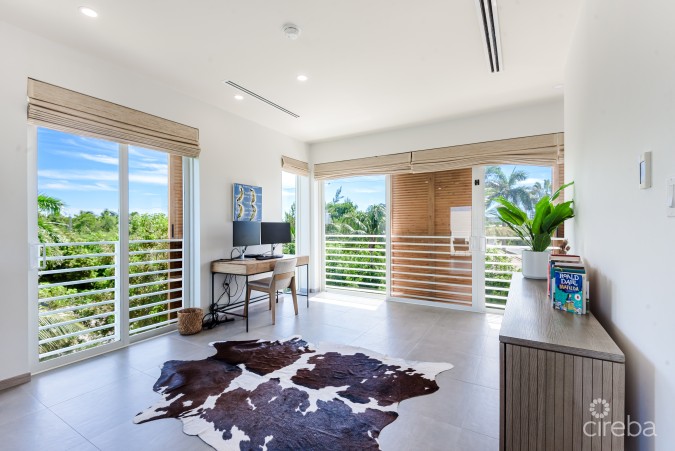 PLYMOUTH 3 BEDROOM CORNER TOWNHOUSE - 7 MILE BEACH CORRIDOR
