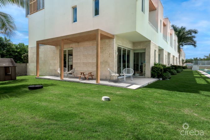PLYMOUTH 3 BEDROOM CORNER TOWNHOUSE - 7 MILE BEACH CORRIDOR