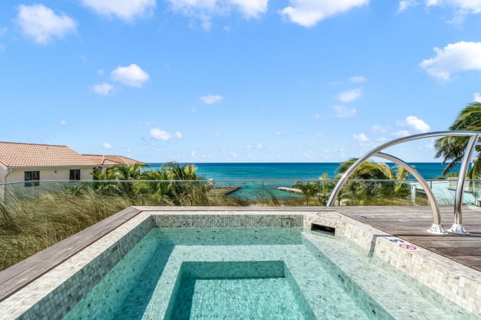 AQUA RESIDENCE 2 - LUXURY SEVEN MILE BEACH CONDO