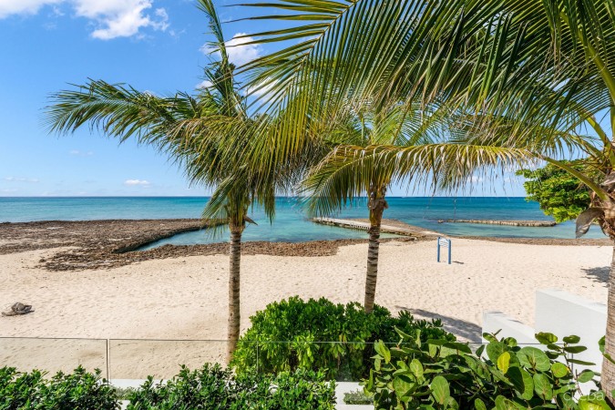 AQUA RESIDENCE 2 - LUXURY SEVEN MILE BEACH CONDO