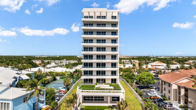 AQUA RESIDENCE 2 - LUXURY SEVEN MILE BEACH CONDO