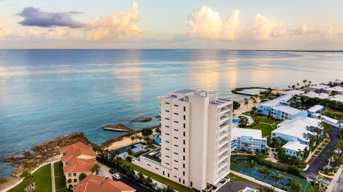 AQUA RESIDENCE 2 - LUXURY SEVEN MILE BEACH CONDO